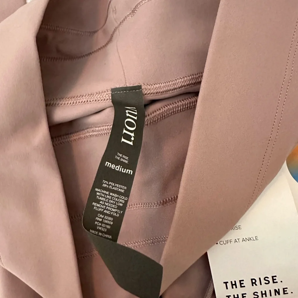 Vuori Women's Leggings in Mauve - Picture 2 of 5